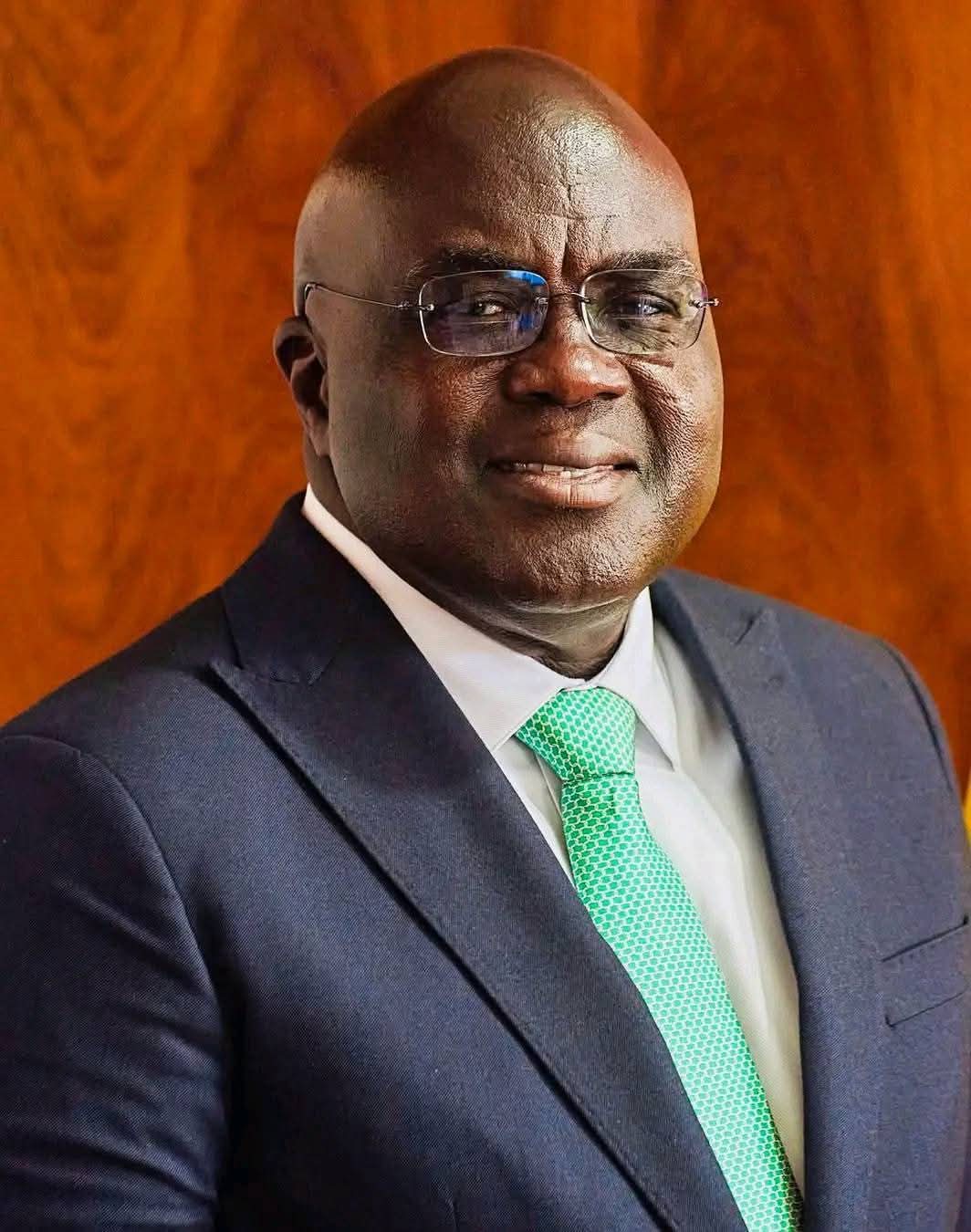 HON. JULIUS DEBRAH SUPPORTS START-UP BUSINESSES AND WOMEN ENTREPRENEURS WITH SEED CAPITAL AT THE LAUNCH OF MADINA CHAMBER OF COMMERCE HELD IN ACCRA
